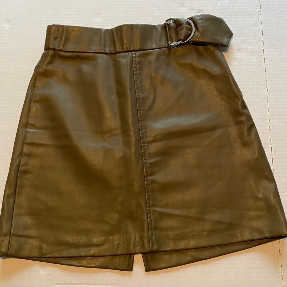 ZARA Faux Leather Olive Green Womens XS Mini Skirt with Side Buckle detail
